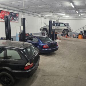 Autó & Gumiszerviz Bérelhető szerelőállás Hobbyszerviz auto és gumujavitas